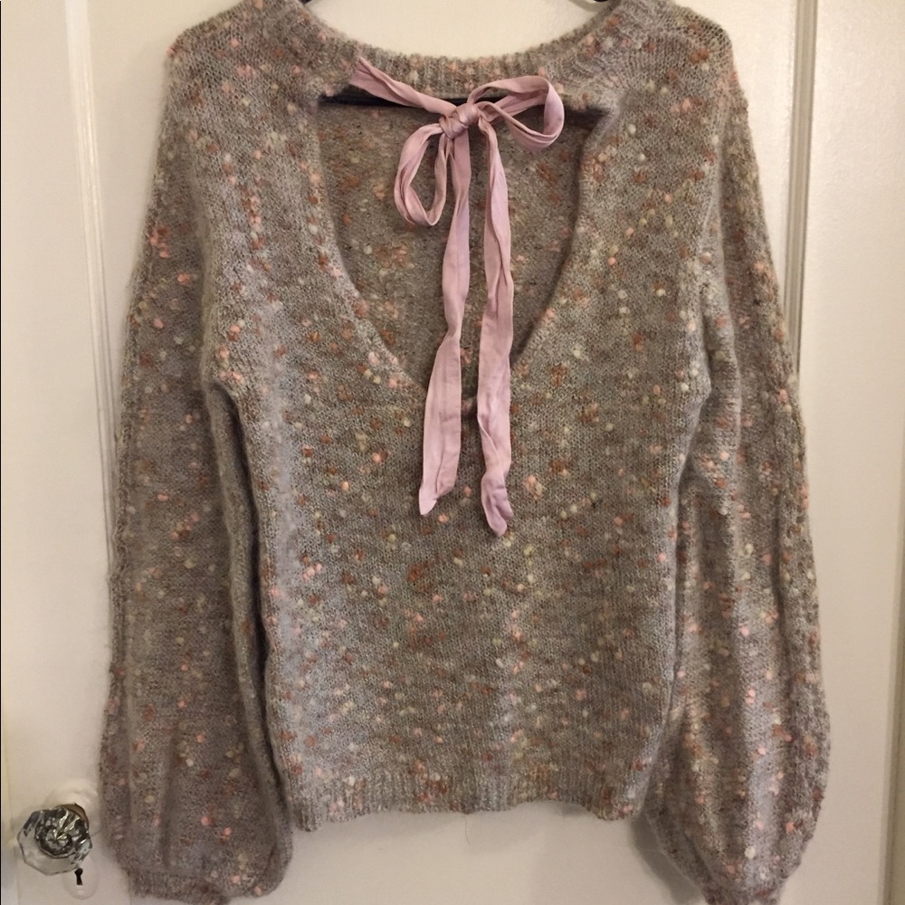 NWOT Bow tie back cream/pink sweater